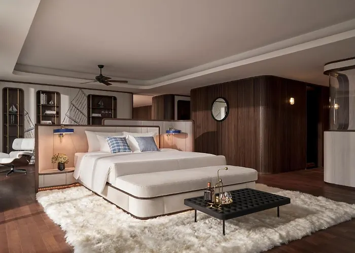 Khách sạn The Yacht By Dc 5*