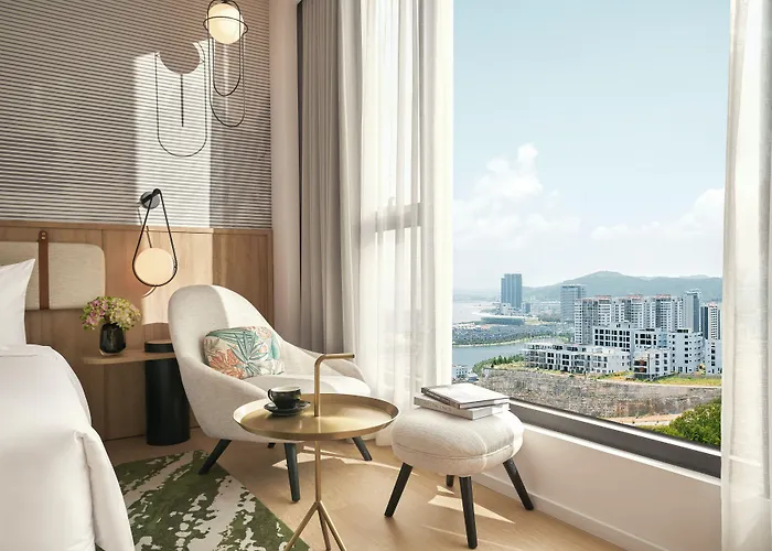 Hotel The Yacht By Dc Hạ Long